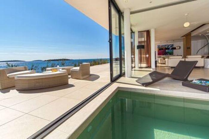 Amazing Waterfront Penthouse Villa in Primošten