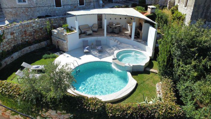 Luxury Sea View Villa w Pool, Garden, BBQ in Hvar