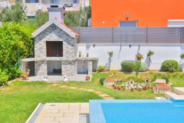 Huge Villa w Pool 5 min to Beach in Kaštel Sućurac