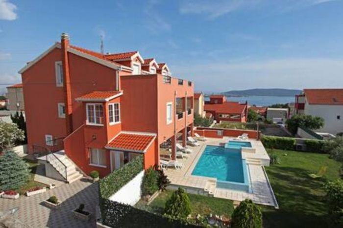 Huge Villa w Pool 5 min to Beach in Kaštel Sućurac