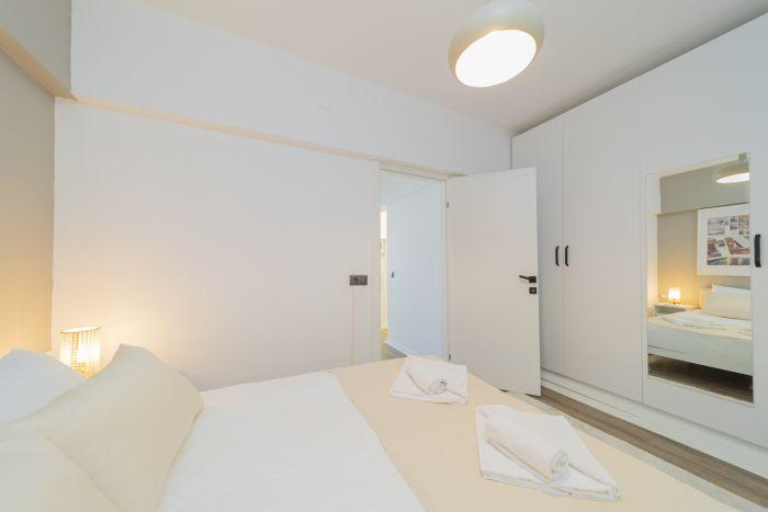 Sleek Flat 1 min to Hadrian Gates, 8 min to Beach