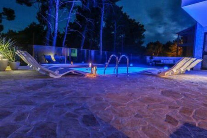 Flat w Shared Pool, Garden Near Coast in Hvar