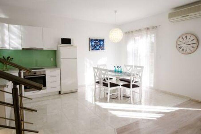 Flat with Shared Garden 4 min to Coast in Split