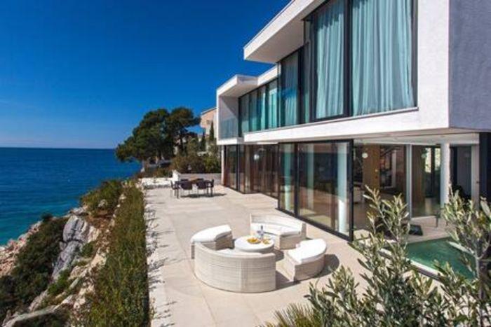 Amazing Waterfront Penthouse Villa in Primošten