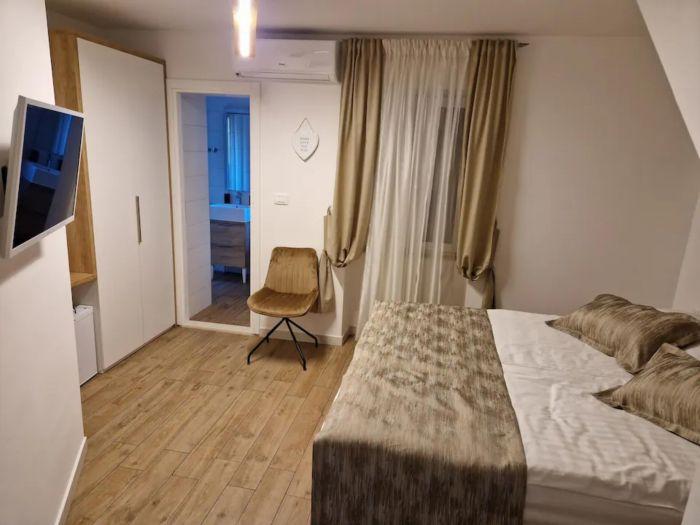Hotel Room 5 min to Beach and Near Riva in Split