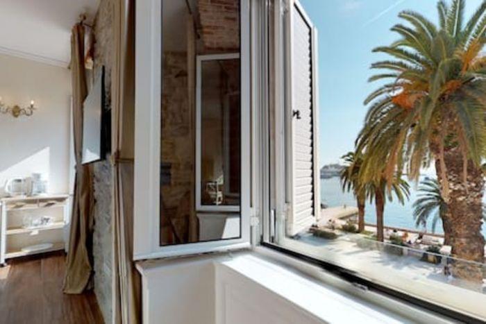 Seaview Lux Historic Flat 1 min to Riva in Split