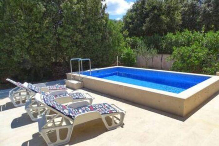 Villa w Pool and Garden Near Beach in Brac Island