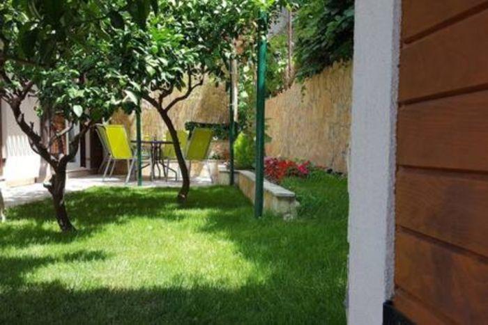 Flat with Shared Garden 4 min to Coast in Split