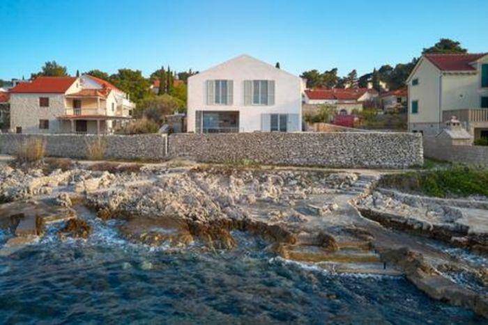 Rustic Seafront Villa w Pool on Island of Brac