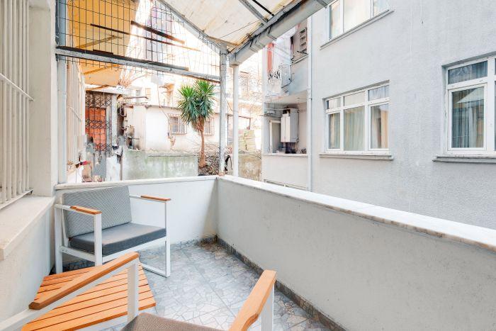 Cozy Flat with Balcony 5 min to Galata Tower