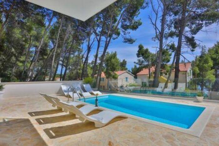 Flat w Shared Pool, Garden Near Coast in Hvar