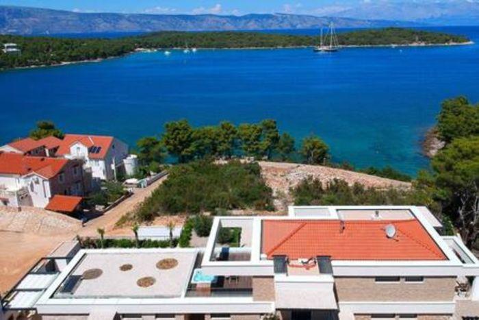 Villa w Pool and Garden 3 min to Coast in Split