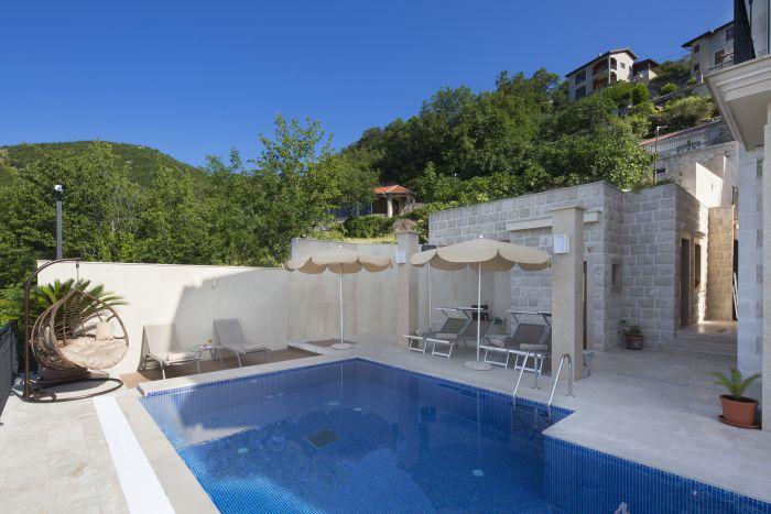Sea View Villa w Pool and Garden in Budva