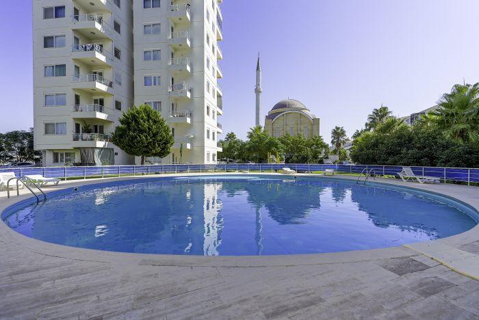 Flat w Pool, Garden, 3 min to Beach in Antalya