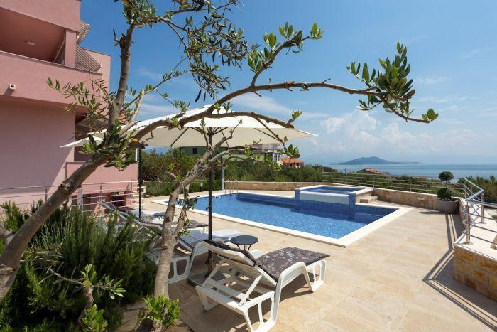 Seaview Loft w Pool in Slatine, Otok Ciovo