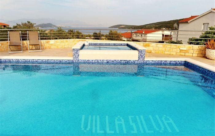 Seaview Flat w Pool, Balcony in Otok Ciovo