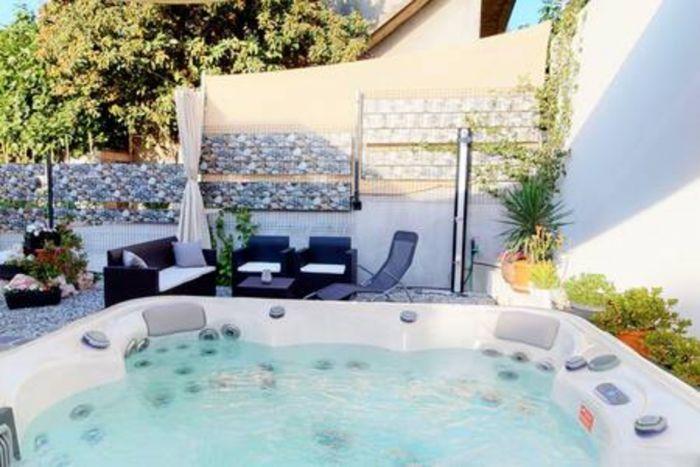 Luxury Villa w Garden, Hot Tub, BBQ in Split