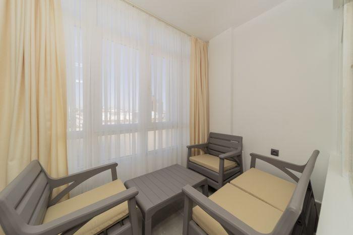 Sleek Flat 1 min to Hadrian Gates, 8 min to Beach