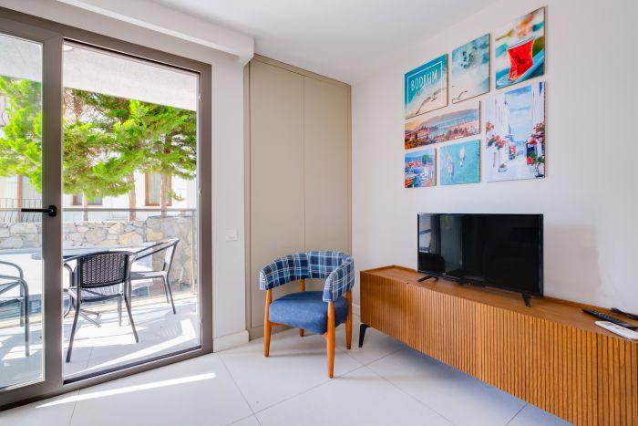 Flat with Shared Pool Near Beach in Bodrum