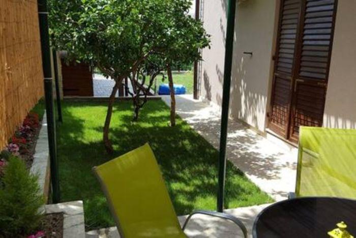 Flat with Shared Garden 4 min to Coast in Split