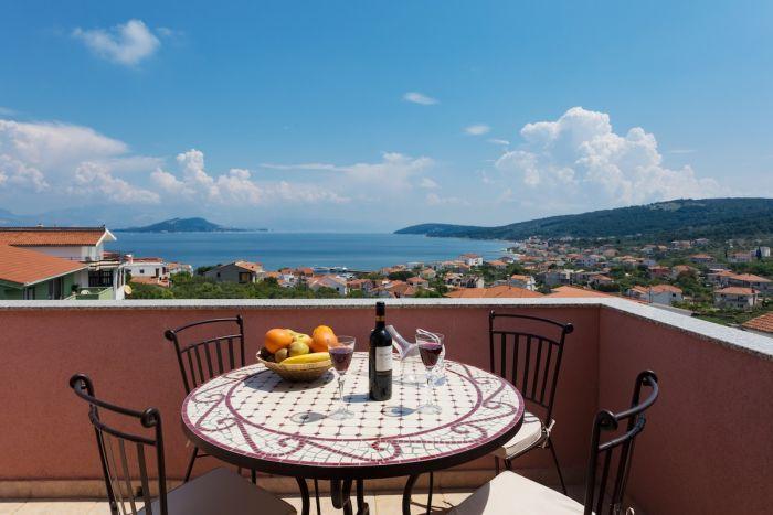 Seaview Loft w Pool in Slatine, Otok Ciovo