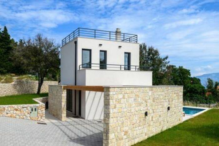 Brac'ta Havuzlu, Bahçeli ve Deniz Manzaralı Villa