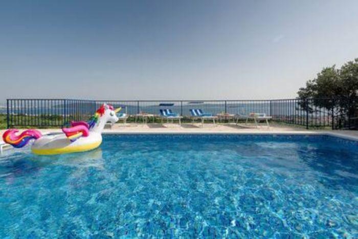 Luxury Seaview Villa w Pool Near Kaštel Lukšić