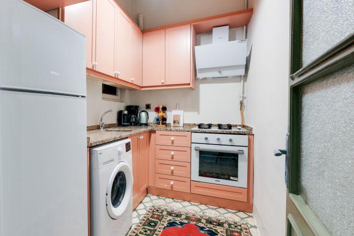 Cozy Flat with Balcony 5 min to Galata Tower