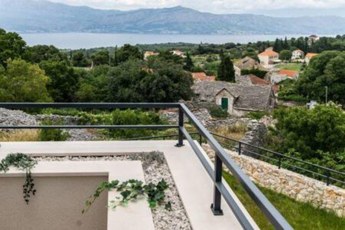 Brac'ta Havuzlu, Bahçeli ve Deniz Manzaralı Villa