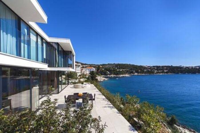 Amazing Waterfront Penthouse Villa in Primošten