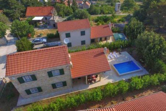 Villa w Pool and Garden Near Beach in Brac Island