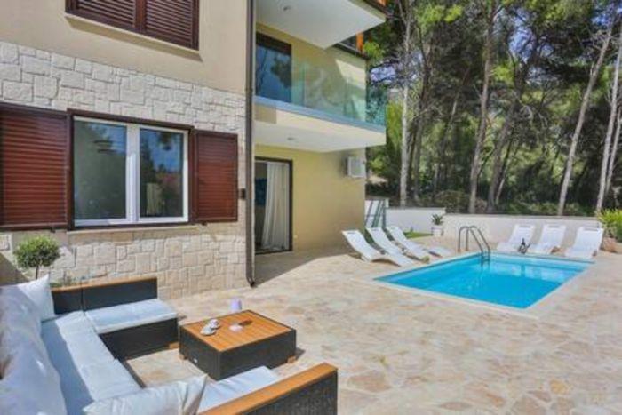 Flat w Shared Pool, Garden Near Coast in Hvar