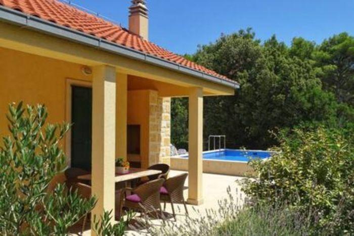 Villa w Pool and Garden Near Beach in Brac Island