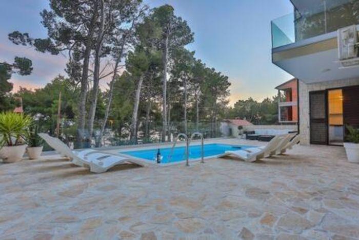 Flat w Shared Pool, Garden Near Coast in Hvar