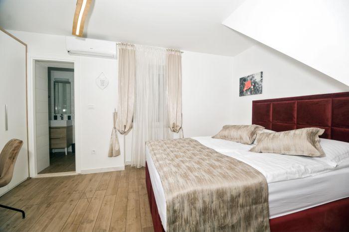 Hotel Room 5 min to Beach and Near Riva in Split