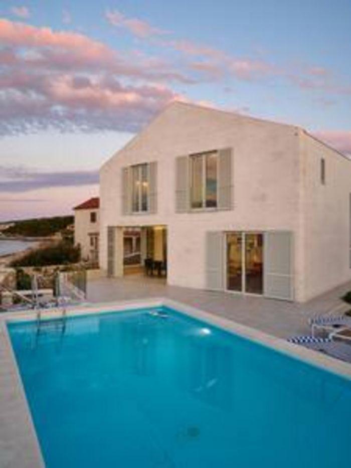 Rustic Seafront Villa w Pool on Island of Brac