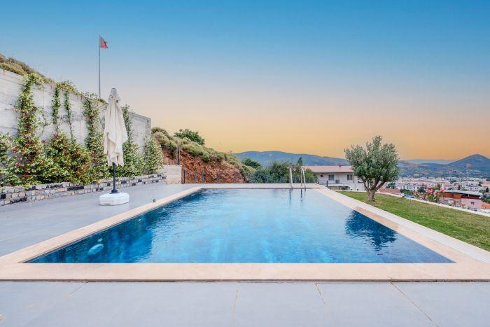 Charming Villa w Pool, Garden in Guzelbahce Izmir