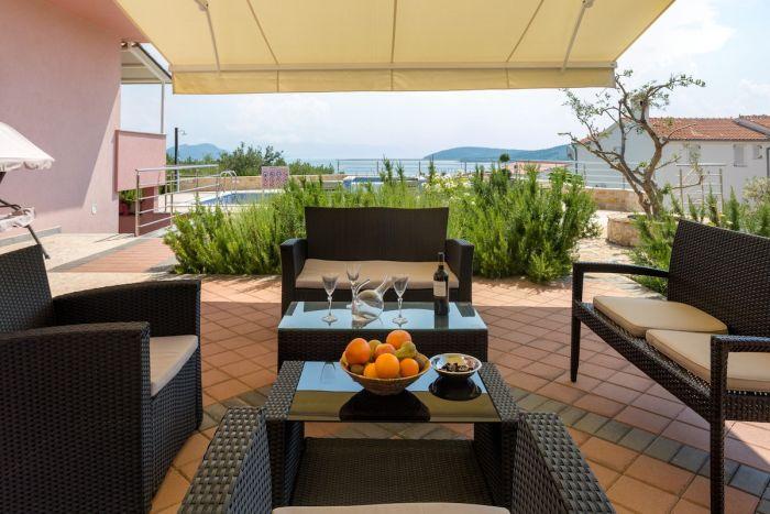 Seaview Loft w Pool in Slatine, Otok Ciovo