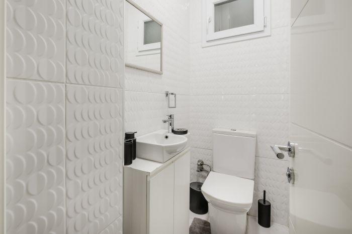 Refresh and rejuvenate in our modern and stylish bathroom, complete with upscale amenities.