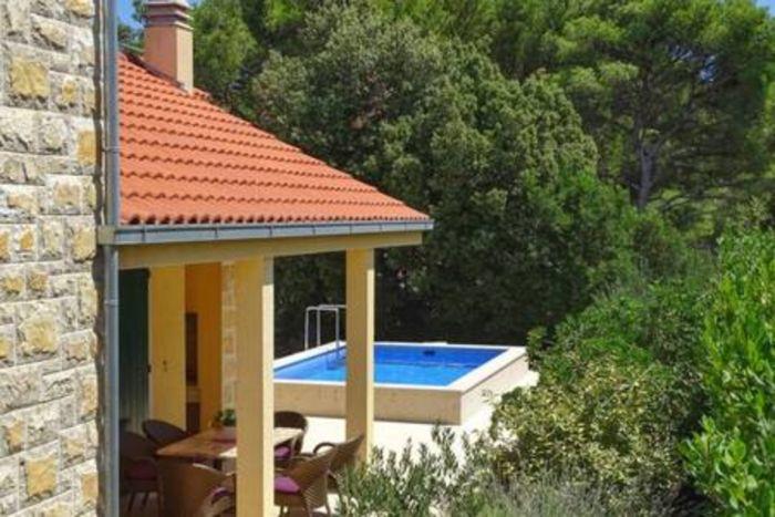 Villa w Pool and Garden Near Beach in Brac Island