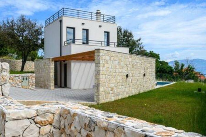 Brac'ta Havuzlu, Bahçeli ve Deniz Manzaralı Villa