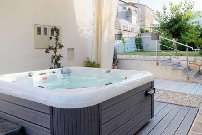 Luxury Villa w Garden, Hot Tub, BBQ in Split