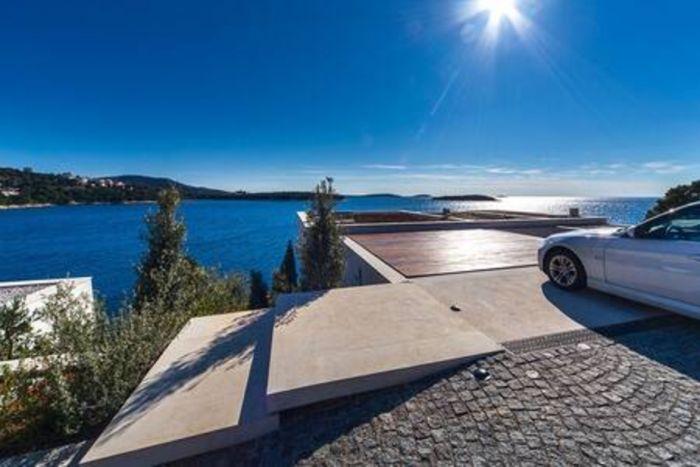 Amazing Waterfront Penthouse Villa in Primošten