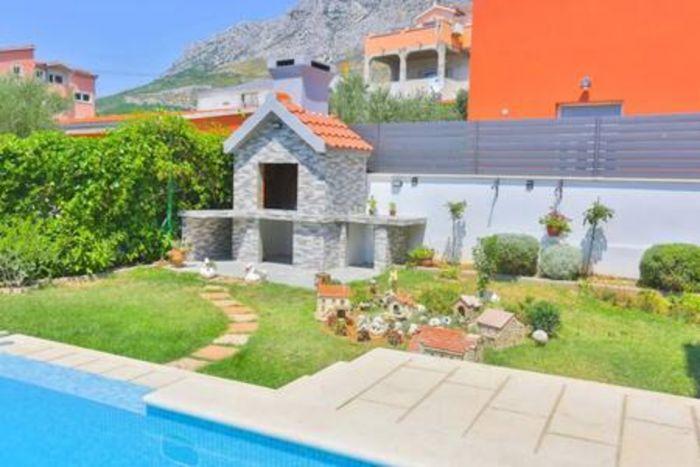 Huge Villa w Pool 5 min to Beach in Kaštel Sućurac