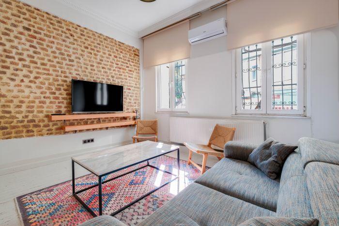 Cozy Flat with Balcony 5 min to Galata Tower